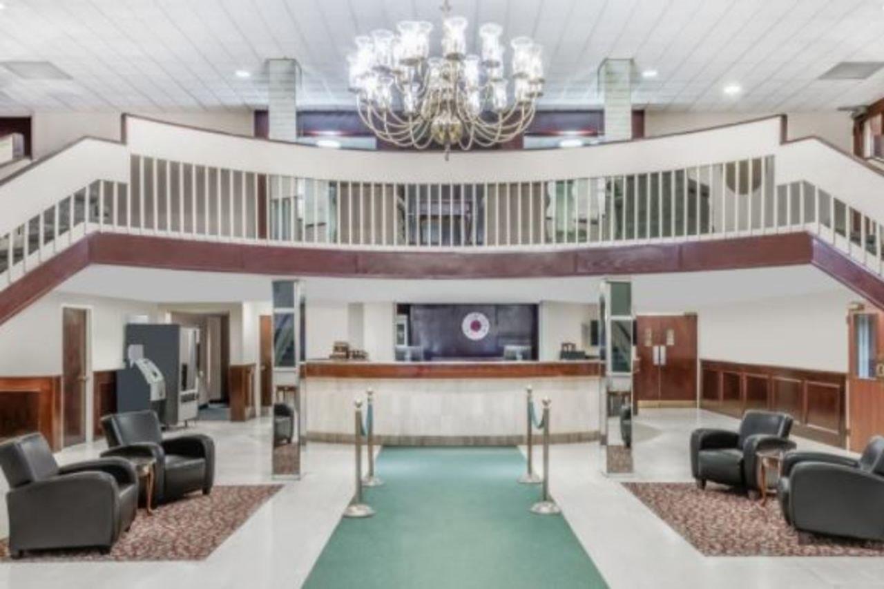 מלון Ramada By Wyndham לונדון מראה חיצוני תמונה