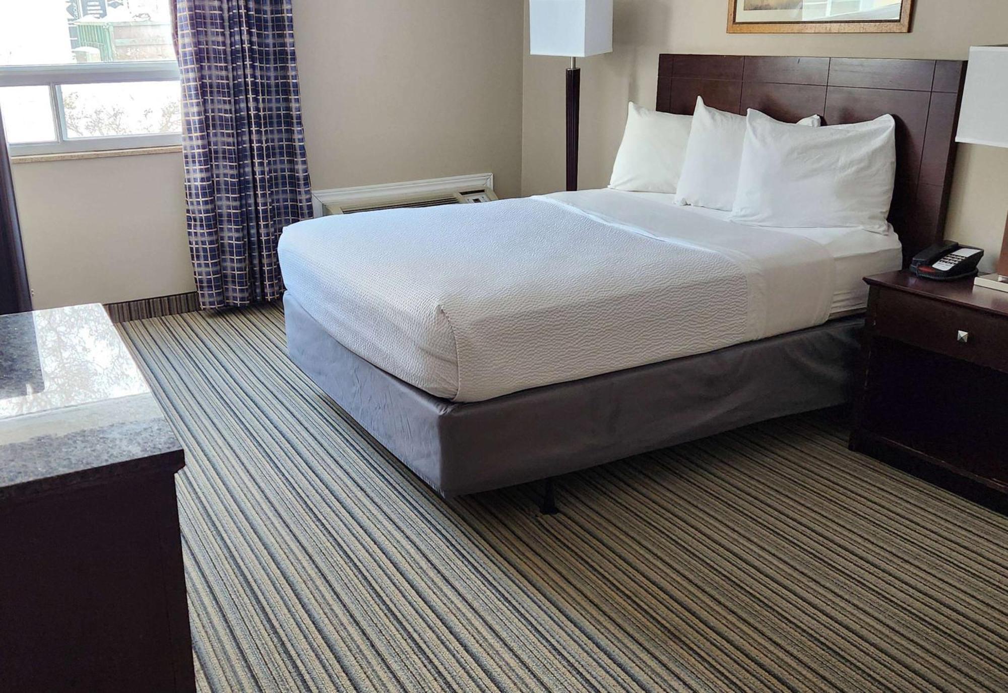מלון Ramada By Wyndham לונדון מראה חיצוני תמונה